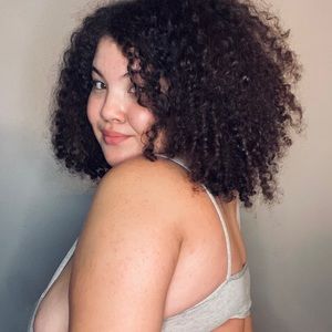 Meet your Posher, Aisha